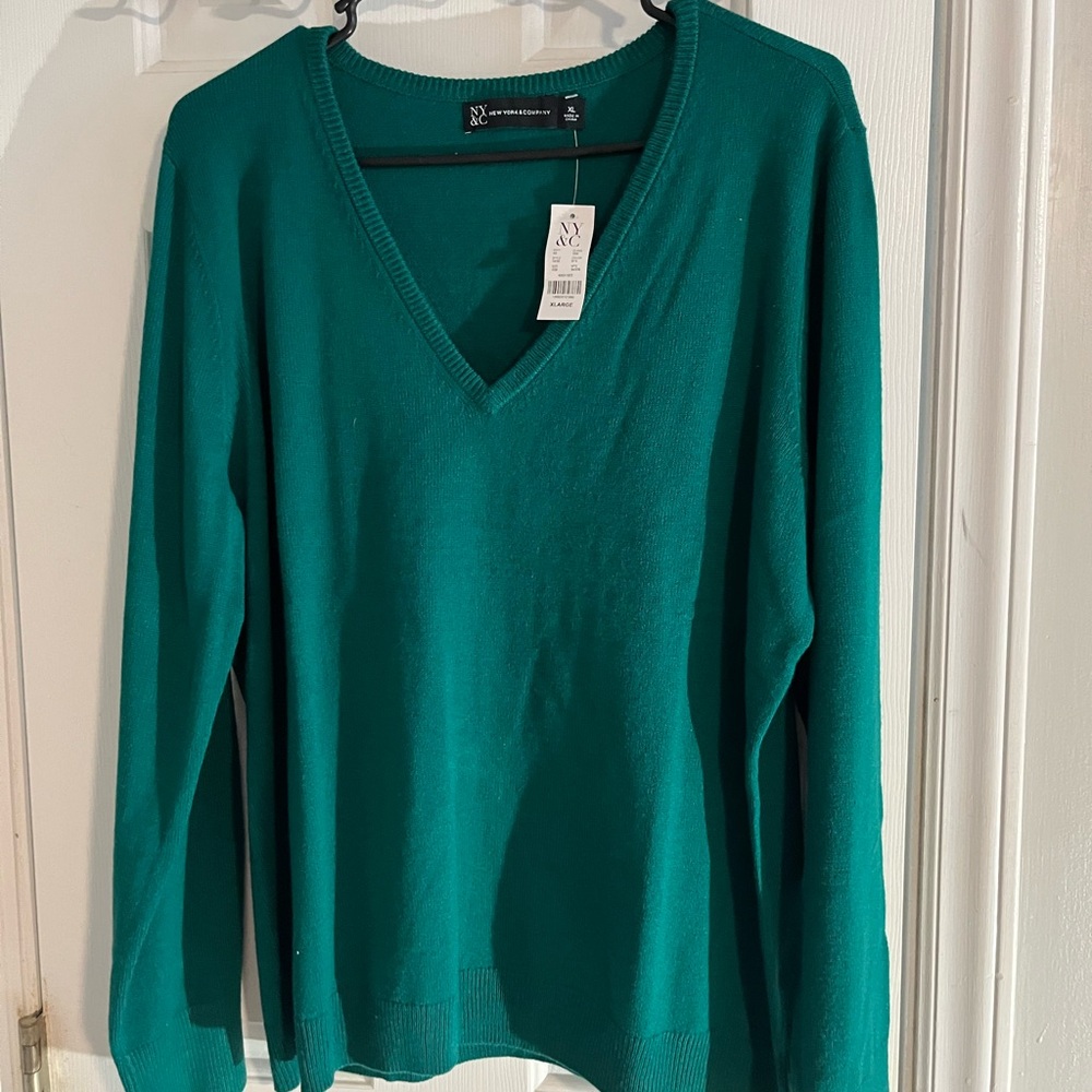 New York & Company Emerald/Deep Green V-Neck Sweater